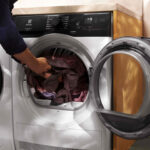 Wysusz ubrania w 75 minut z programem QuickCare w suszarce Electrolux