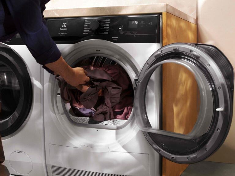 Wysusz ubrania w 75 minut z programem QuickCare w suszarce Electrolux